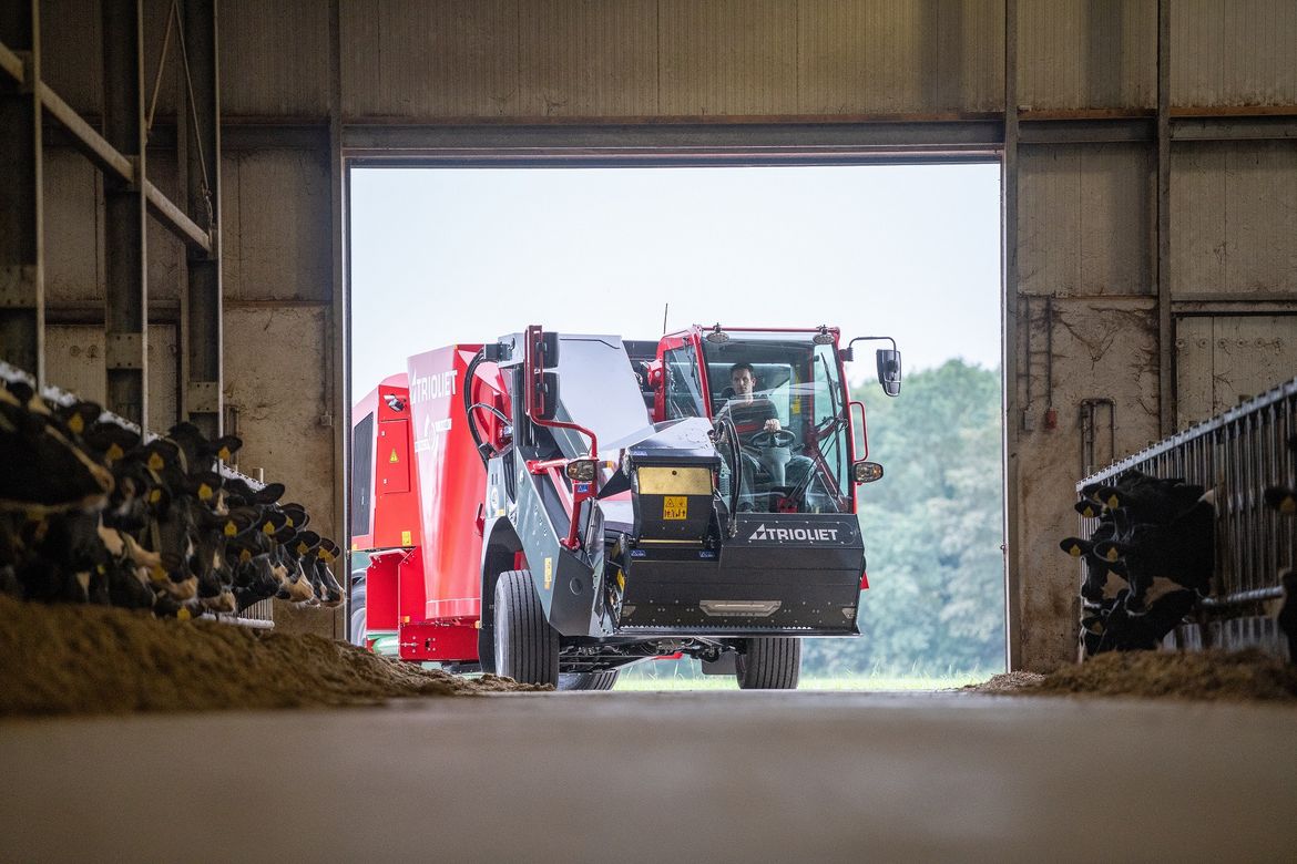The-Triotrac-self-propelled-mixing-tub-has-a-side-discharge-door