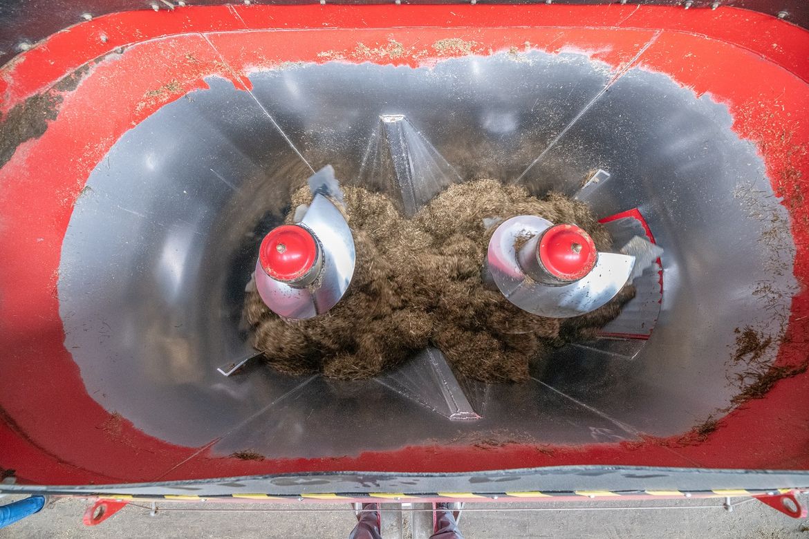 For-an-automatic-feeder-the-quality-of-the-mixing-is-very-important-for-beef-and-dairy-farmers