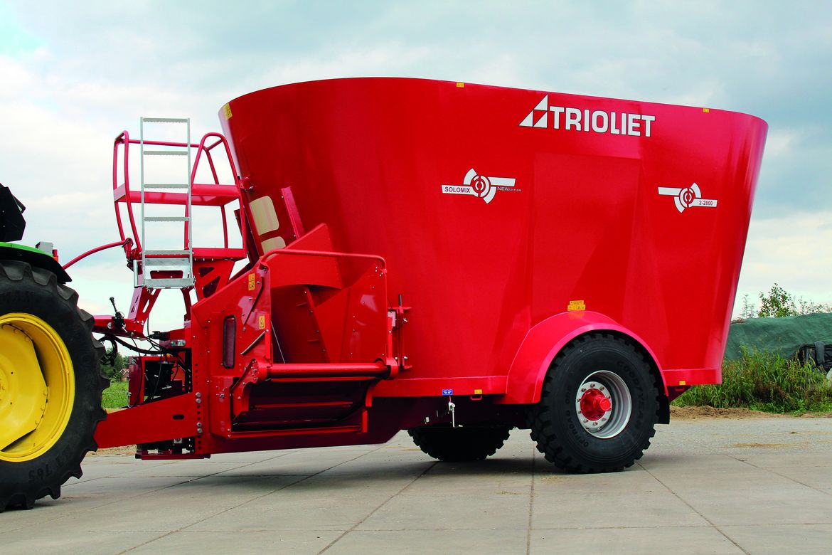 A-vertical-TMR-mixer-is-feeding-equipment-of-supreme-top-quality