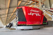 triomatic-feeding robot-robotic feeding-cattle feeding-feeding cows-cow feeding-robot-04