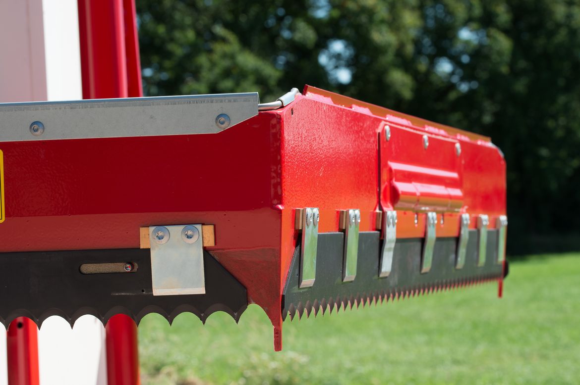 The-cutting-knives-of-this-silage-cutter-are-extremely-sharp