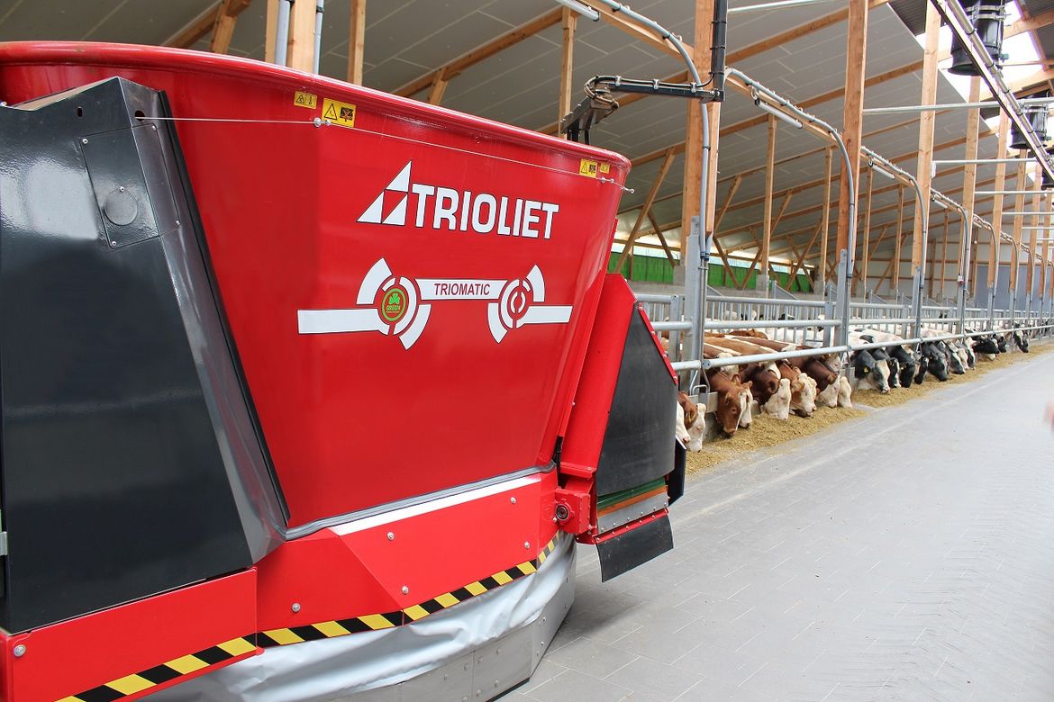 Triomatic WP wheel-driven feeding robot automatic feeding system, feeding robot, feeding robot, robotic feeding, automatic feeding, wheeled robot, automatic feeder, robotic feeder