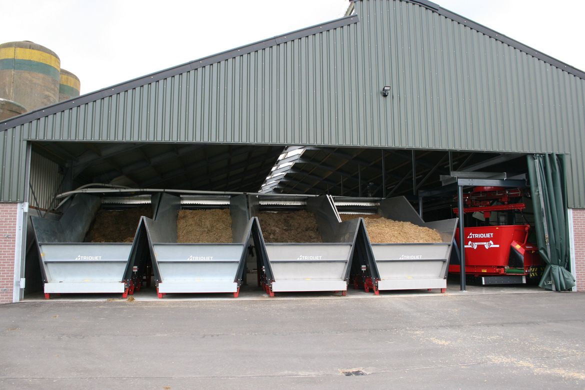 This-feeding-kitchen-collects-the-feed-from-each-bunker-separately