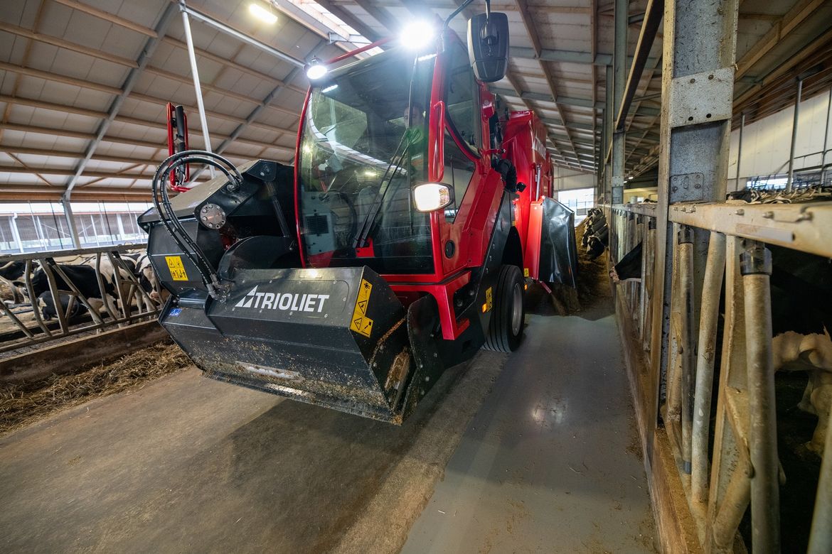 On-a-beef-farm-you-need-a-self-propelled-TMR-mixer-of-Trioliet-for-feeding-your-cattle-or-cows