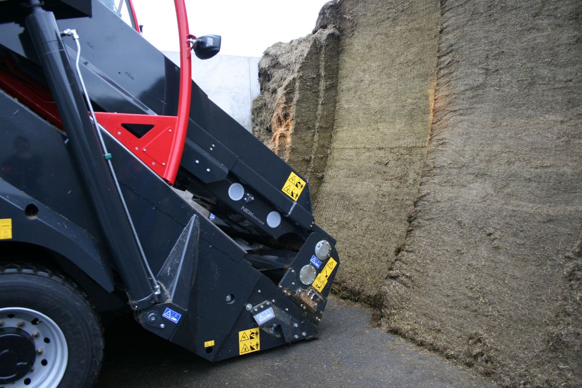 Discover-this-large-vertical-self-propelled-feed-wagon-for-dairy-farmers
