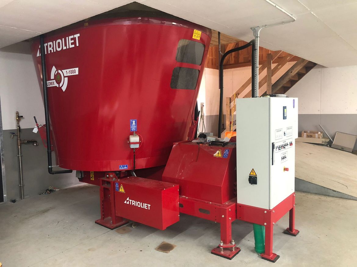 Explore-this-stationary-TMR-mixer-is-supreme-good-agricultural-machinery
