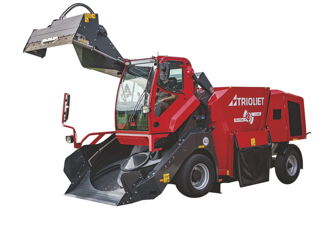 This-self-propelled-TMR-mixer-loads-feed-into-the-loading-rotor