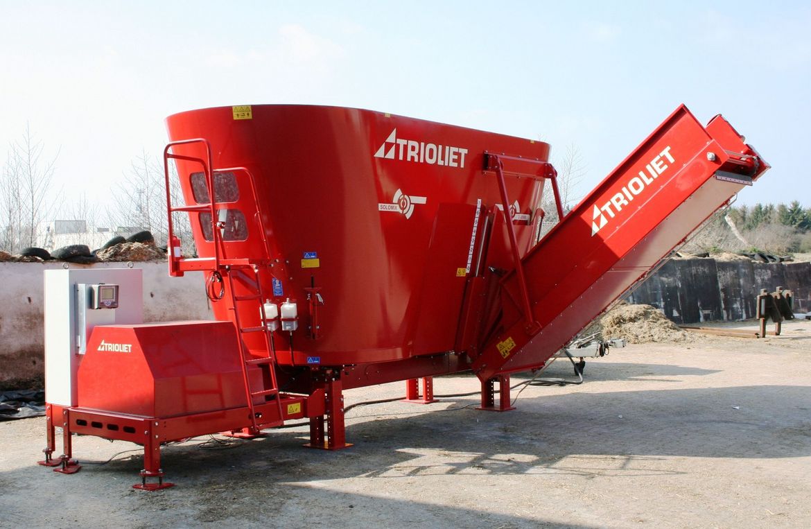 High-quality-stationary-feed-mixer-is-for-sale-for-dairy-farmers