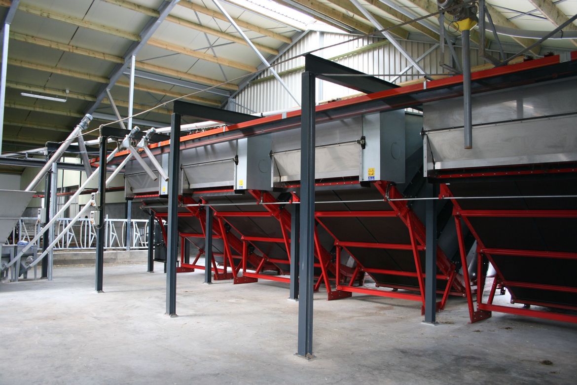 An-automated-feeder-must-have-a-feed-kitchen