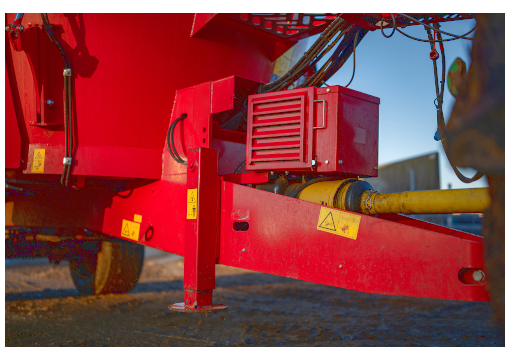The-Shifttronic-automatic-reduction-gearbox-prevents-start-up-problems-at-the-larger-feed-mixers