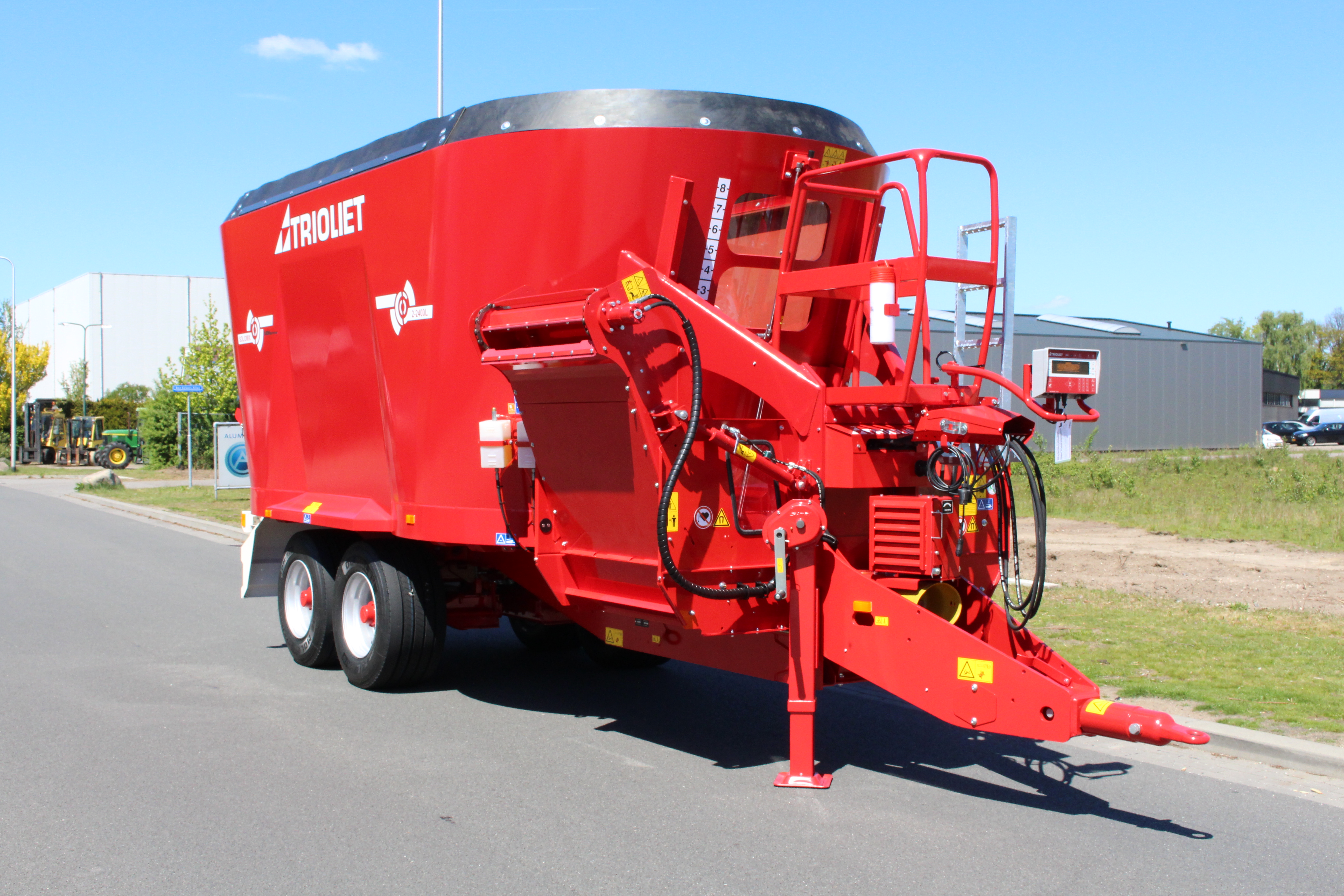 Solomix TMR mixer wagon, feed mixer, diet feeder, vertical feed mixer, mixer feeder, TMR mixer, feed mixer, dairy mixer, vertical mixer, cattlefeed mixer, cowmixer, dairyfarm, heavyduty